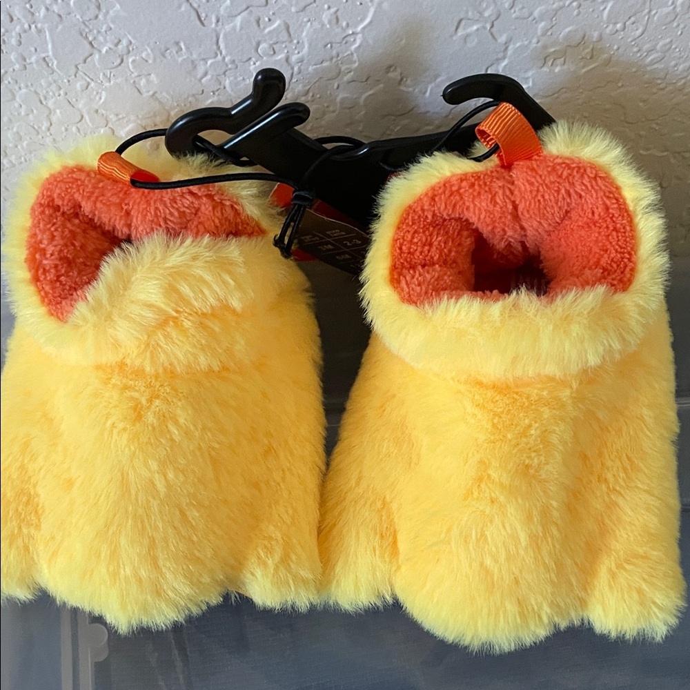 NWT Cozy Yellow and Orange Duck 👣 Kids Slippers BABY SZ: 2 (3Months) Soft Furry